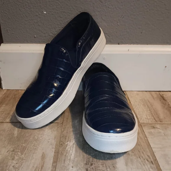 Sam Edelman Women’s Lacey Crocodile Pattern Slip-on Platform Sneakers - Picture 2 of 6